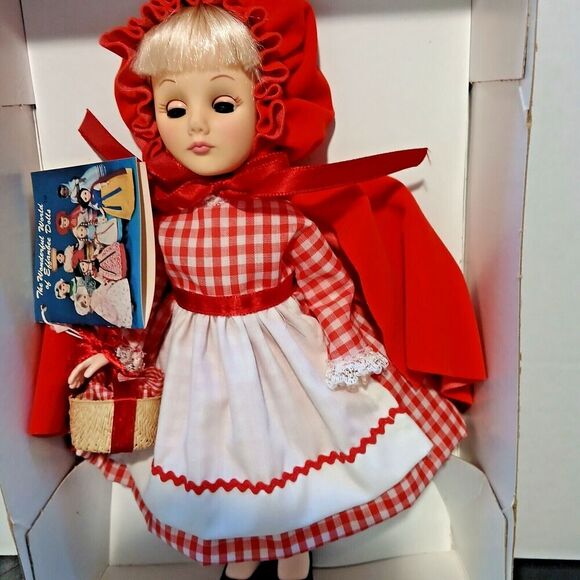 Vintage Effanbee Doll. 1178 Little Red Riding Hood. - Picture 3 of 3